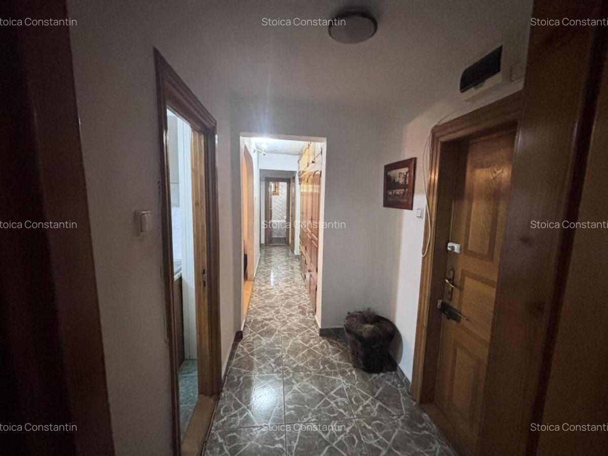 Apartament 3 camere  de vanzare - 1