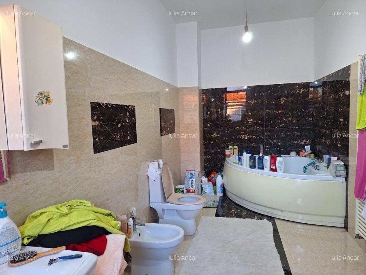 Resedinta deosebita,constr 2012,parc Carol 10min,7 camere,7 bai,2 locuri parcare - 10