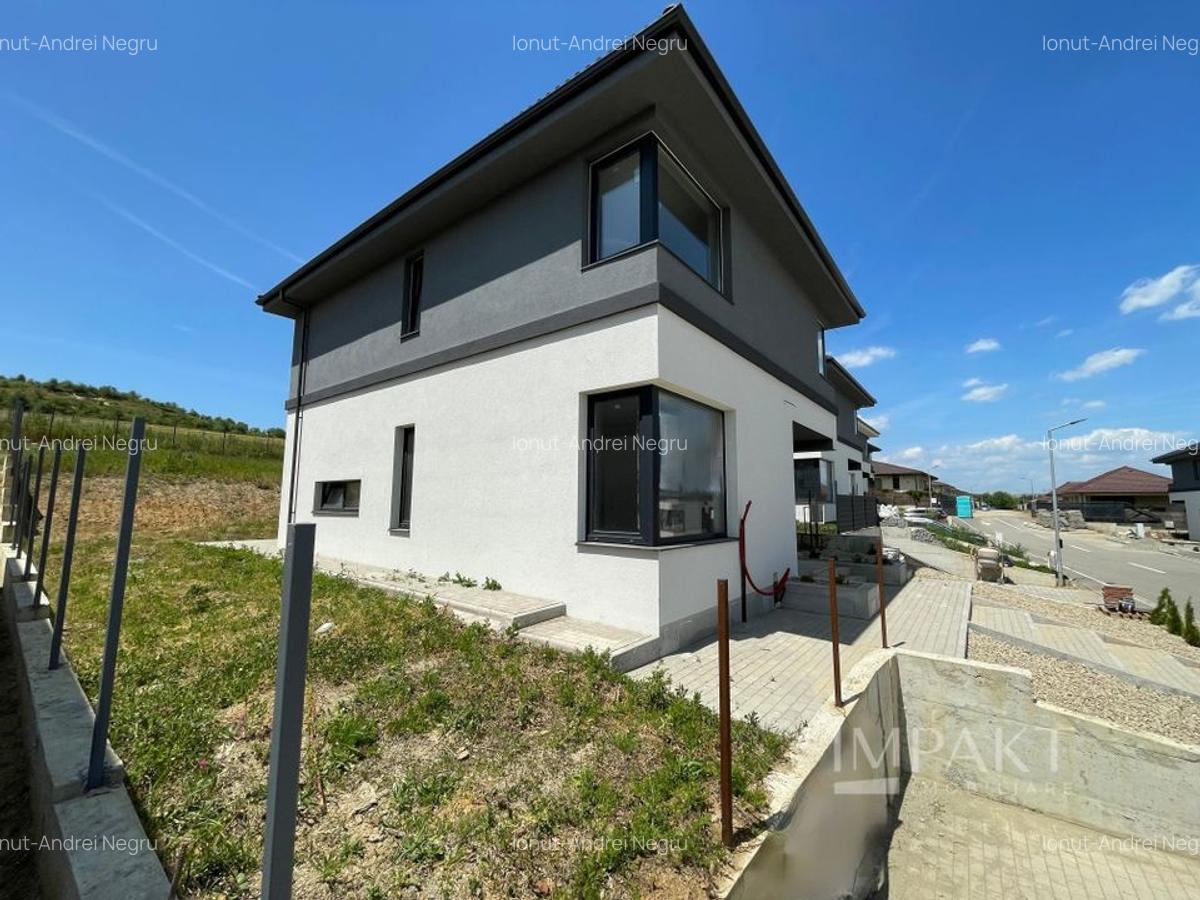 Casa individuala de vanzare intr-un complex nou din Corusu! - 2