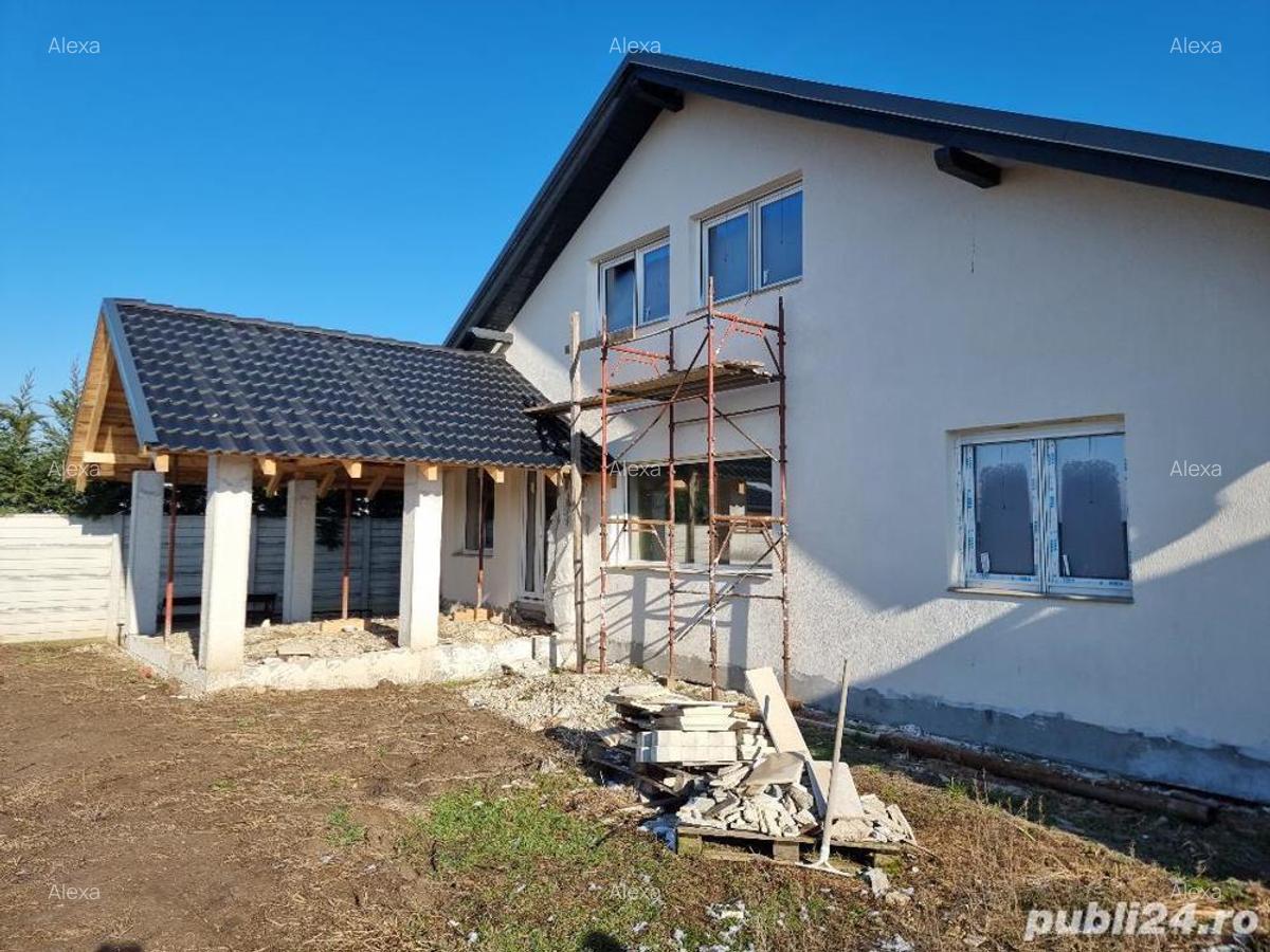 Vand vila Parter , str Apateului -Sinmartin, SC-240 mp , teren 668 mp , garaj , utilitati , trifazic - 3