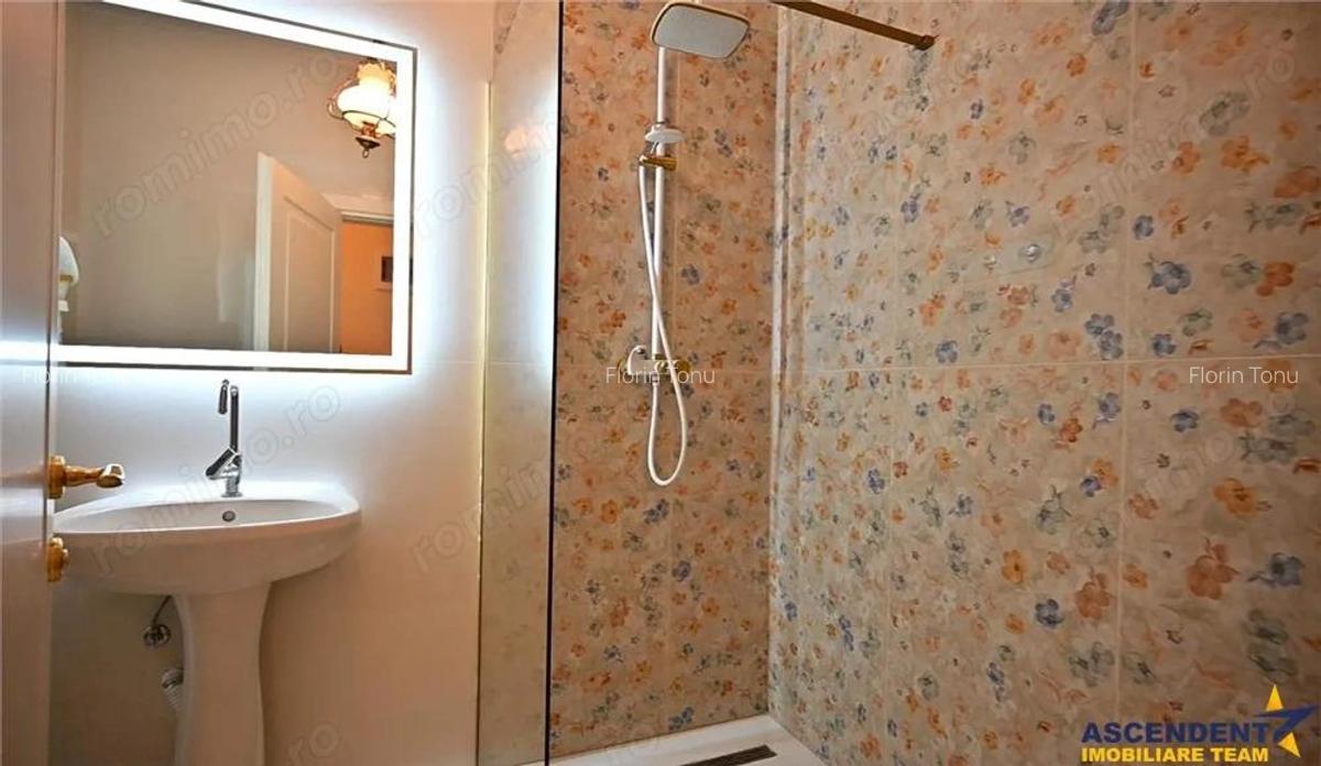 FILM! Eleganta si confort, in cetatea istorica a Brasovului, vedere spre Tampa - 12