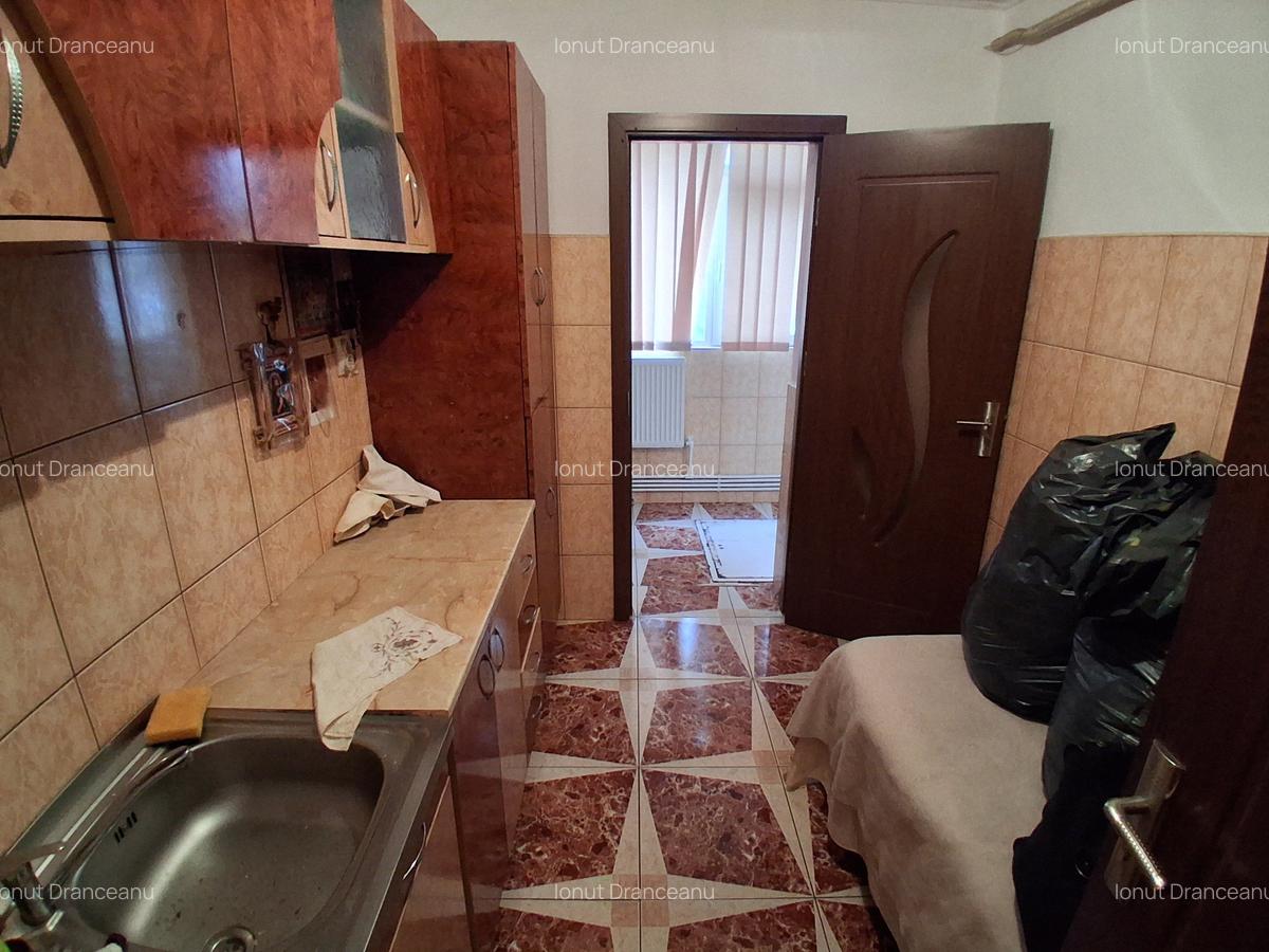 CANTA PROFI 2 CAMERE DECOMANDAT PARTER 48 MP BLOC 1980  COD 160529 - 4