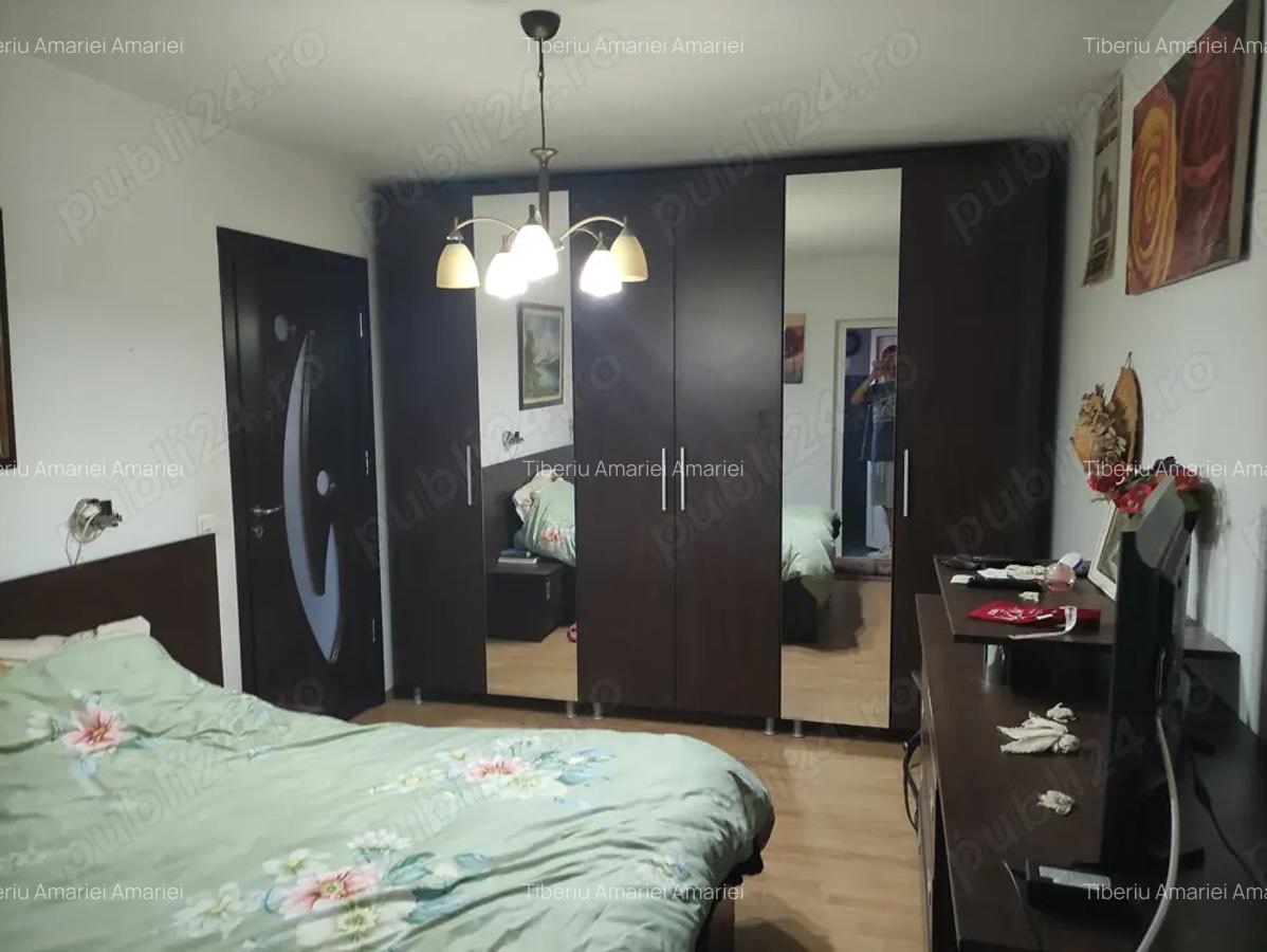 Vad casa cu etaj cartier 1 mai strada trotu? vizavid de ?coala numarul 9 - 4