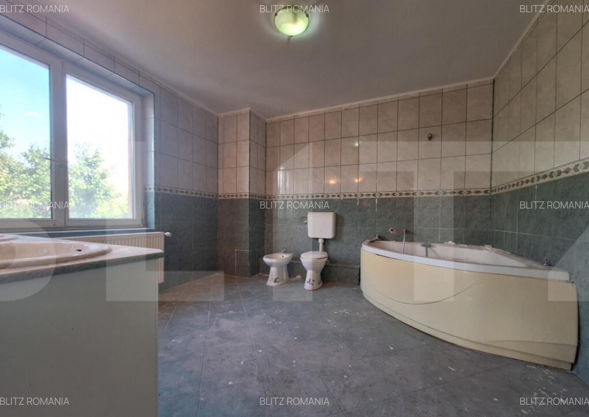 OPORTUNITE! Casa individuala, 8 camere, 3 garaje, 3 terase, - 17