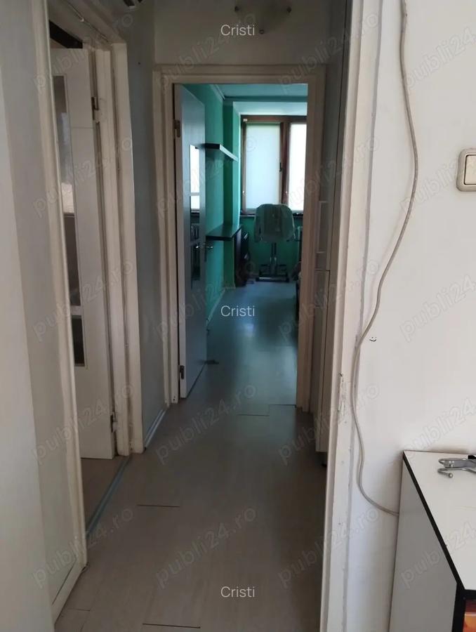 PROPRIETAR vind apartament cu trei camere in zona 1 Decembrie Ozana - 7