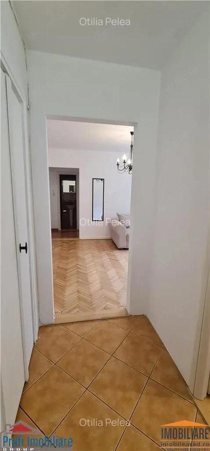 Apartament 2 camere et.1 pe B-dul Revolutiei, zona Banca ING Podgoria - 2