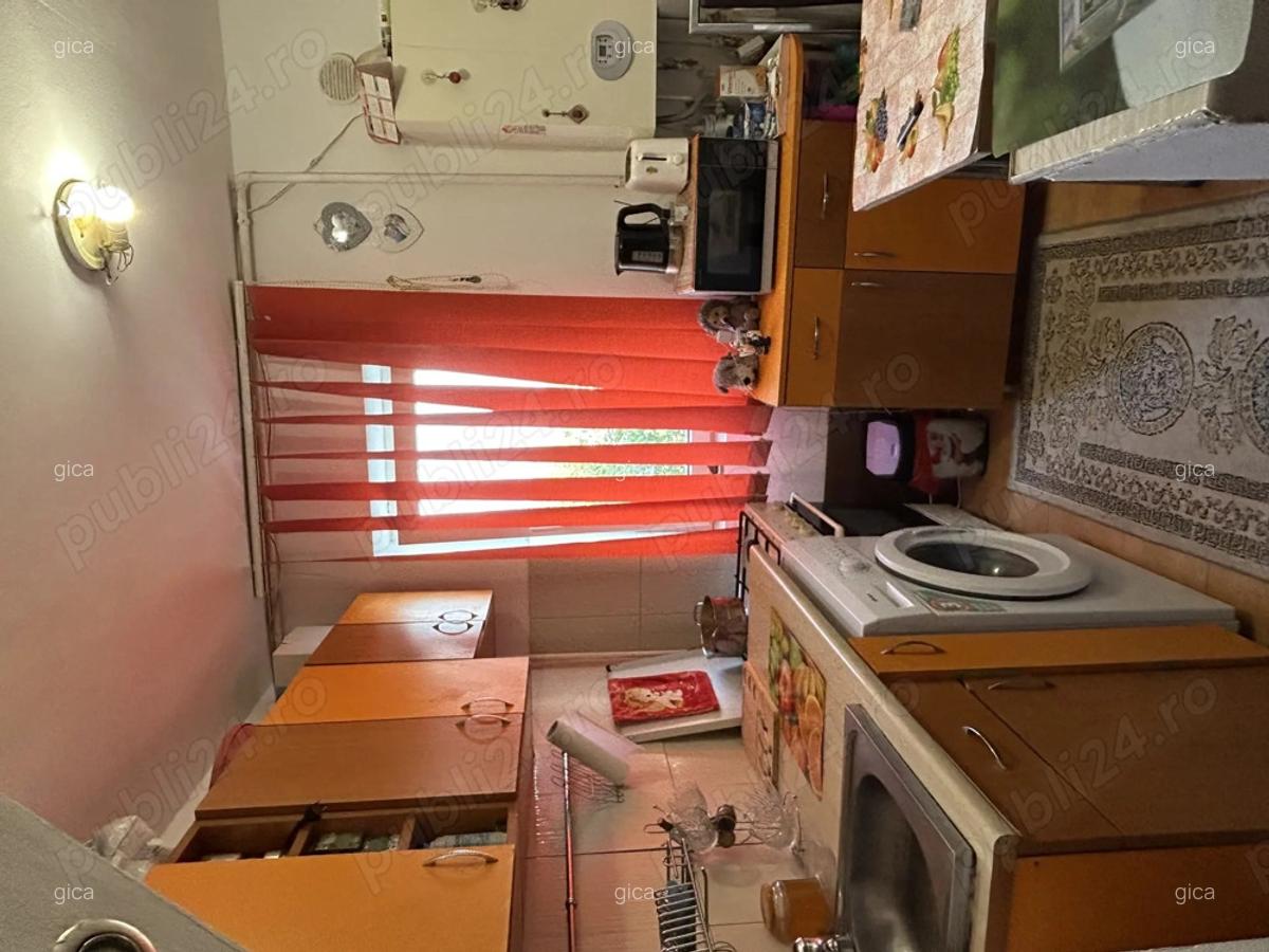 Vand urgent apartament decomandat 2 camere - 8