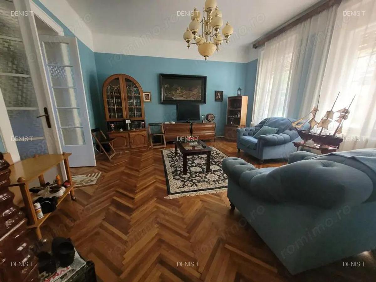 Apartament de vanzare 3 camere, Zona centrala - 1