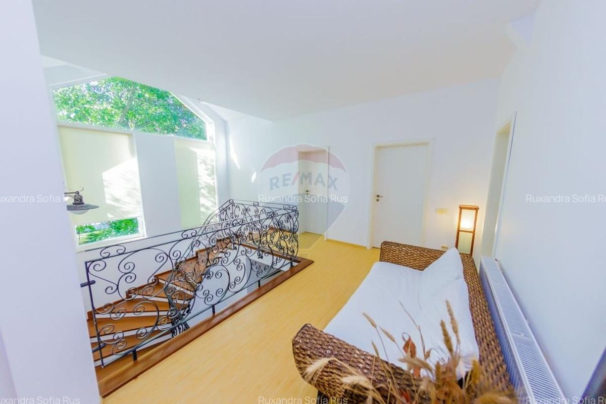 Casa eleganta in zona exclusivista, cu priveliste de vis - 8