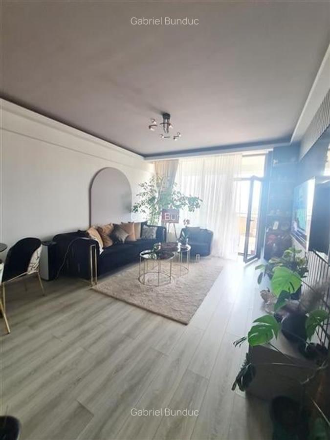 Apartament cu 3 camere decomandat, mobilat în Tractorul - 10