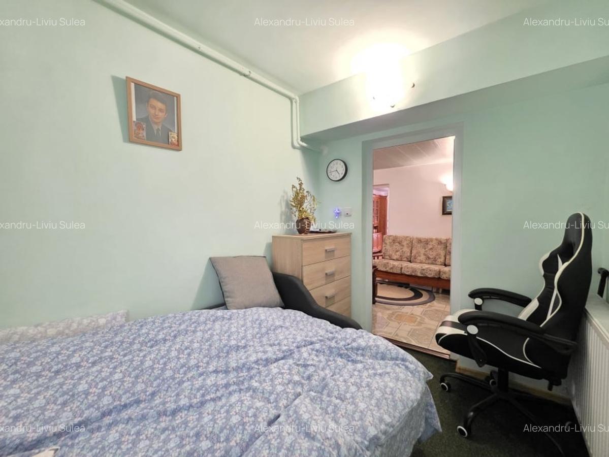 Casa cu trei camere, curte proprie, Podul Cretului, Schei - 4