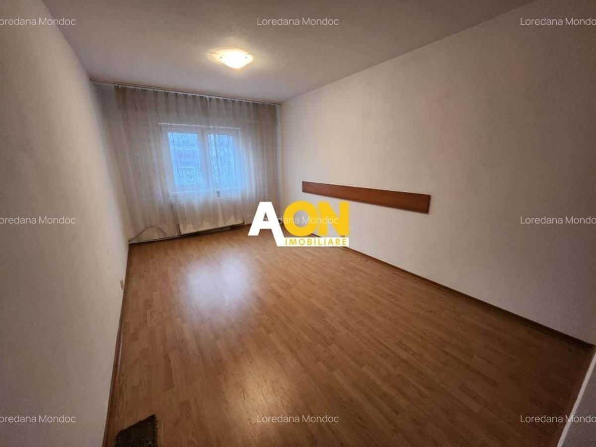 De vanzare apartament 3 camere, Cetate - 4