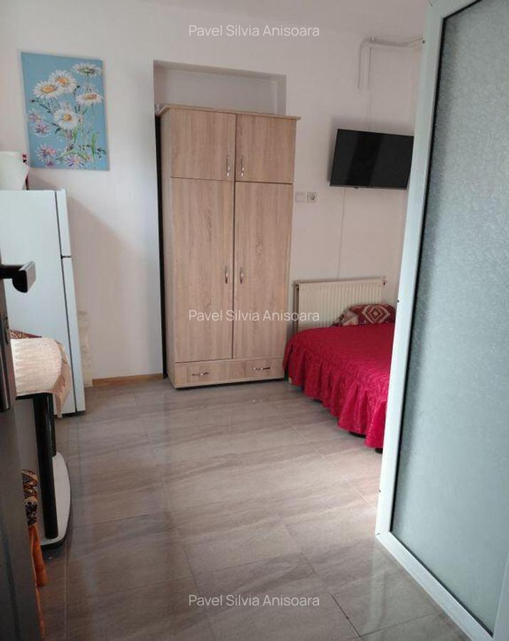 Apartament 1 camera la curte ,str. Traian - 1