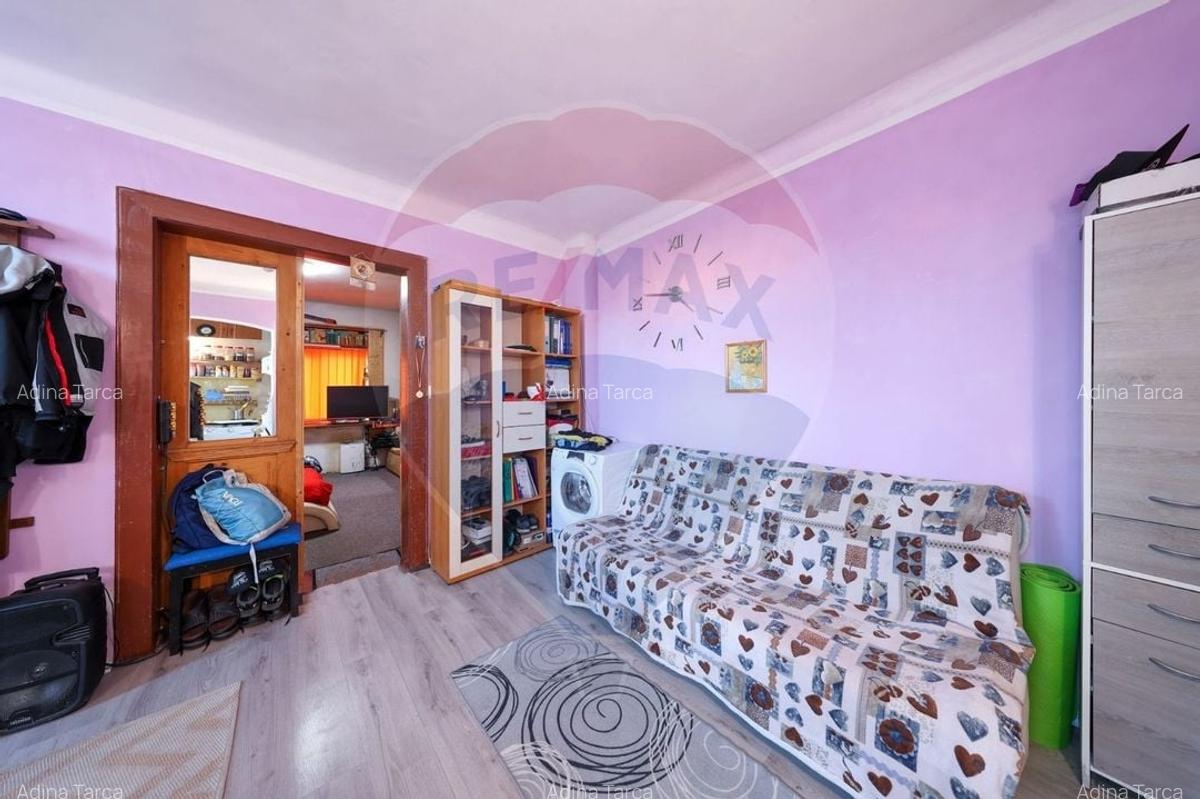2 case cu curte proprie - locatie centrala - 9