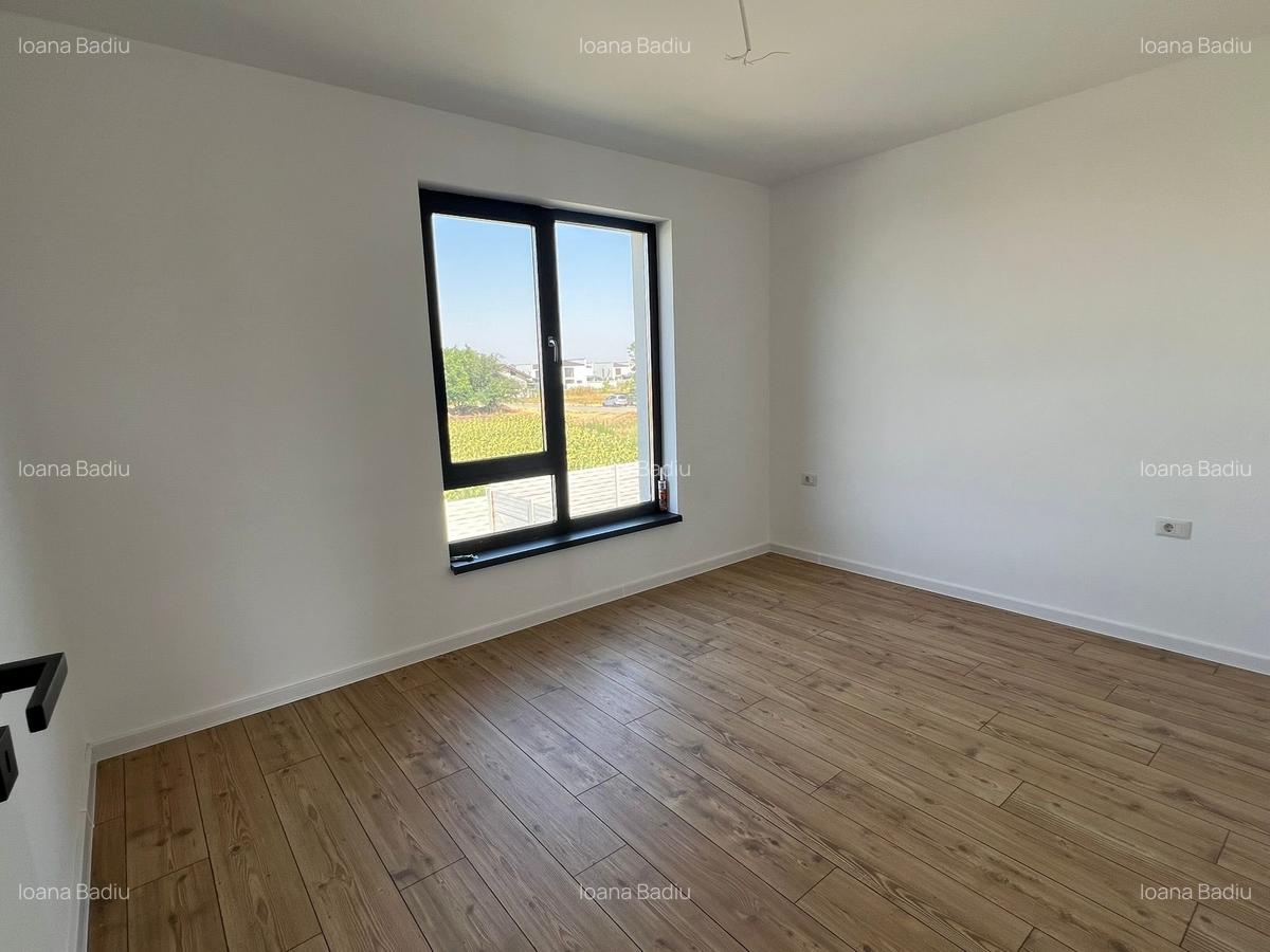 Vila individuala - 5 camere - 3 bai - beci- Teren 330 mp - 16