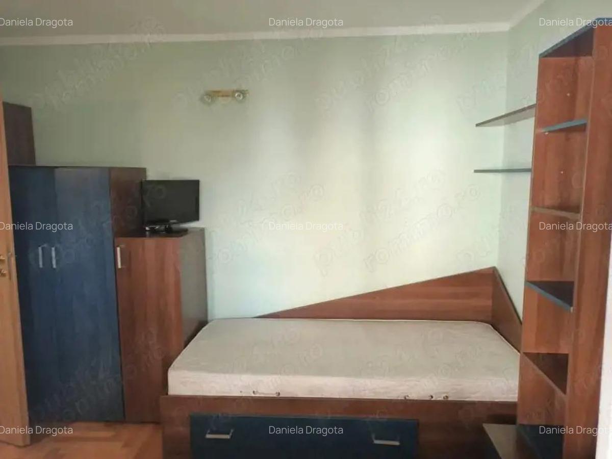 Apartament 3 camere, decomandate, zona Central. - 4