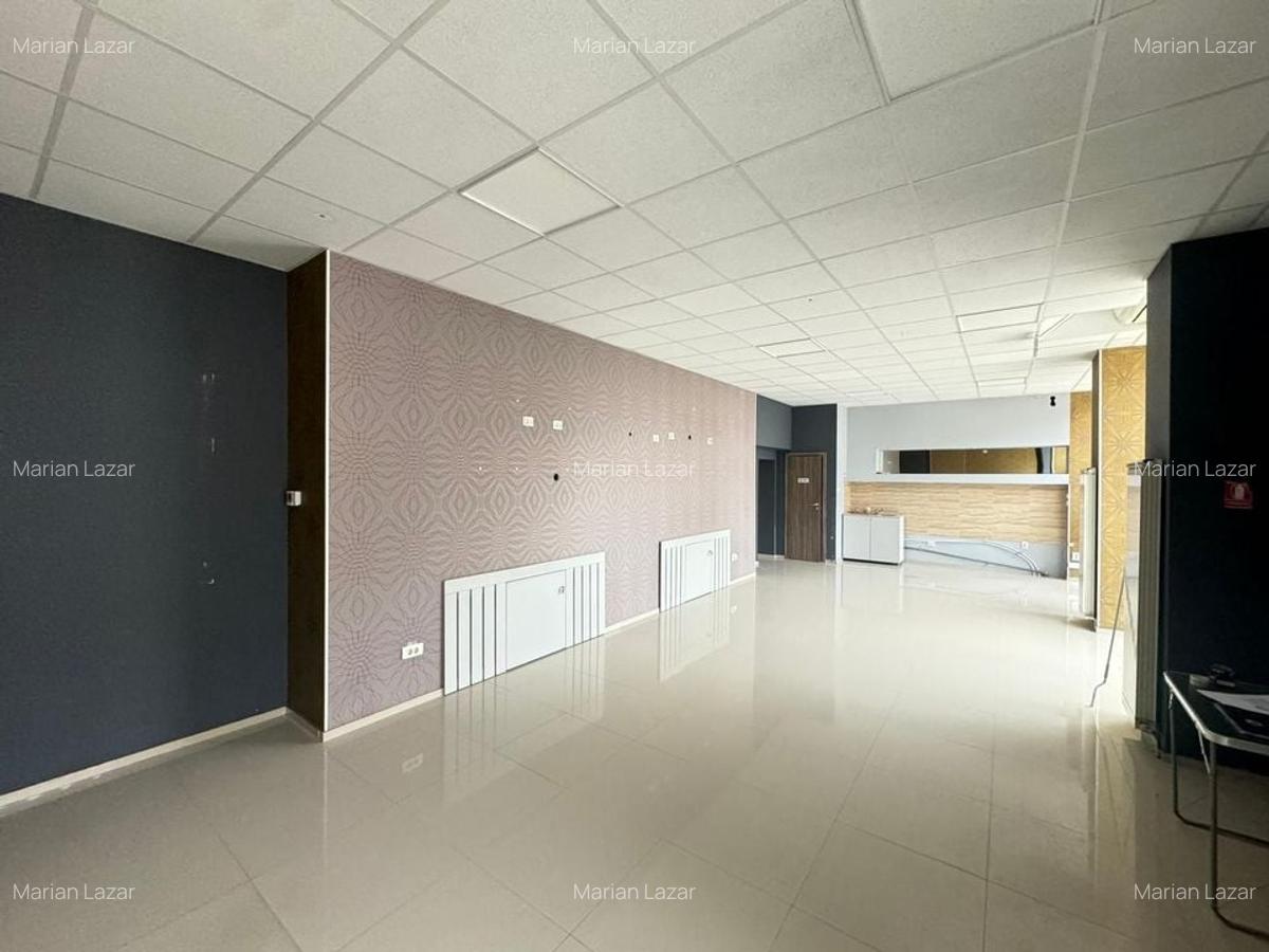 Spațiu comercial de închiriat cu vitrină de 12 m în zona Miorița - 6