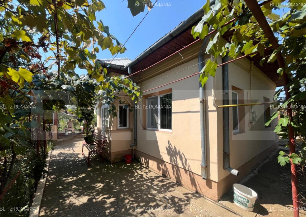 Proprietate formata din doua case si 1087 mp teren, zona Car - 2