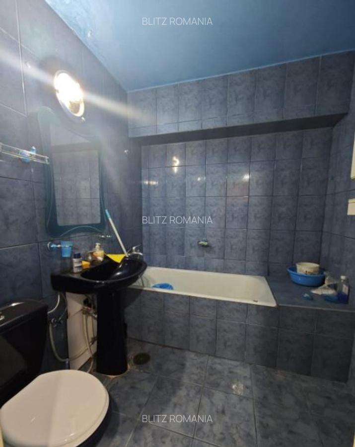 Apartament de vanzare, cu 3 camere spa?ios, etaj 1, zona P - 6