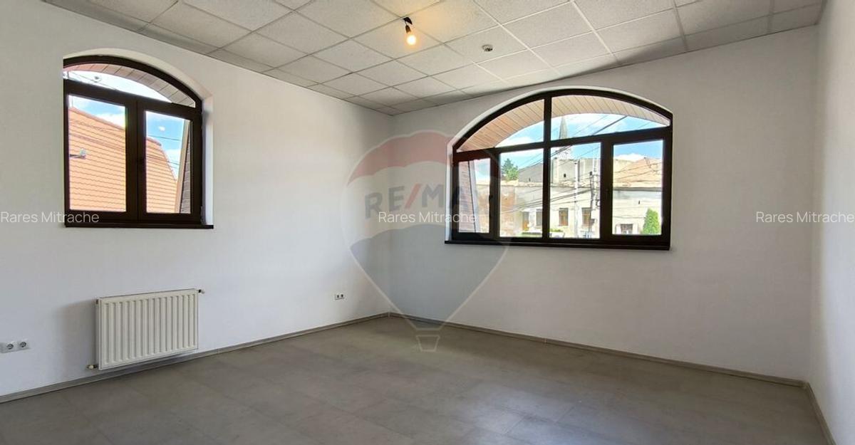 Spa?iu comercial de inchiriat in Piata Agroalimentara di... - 9