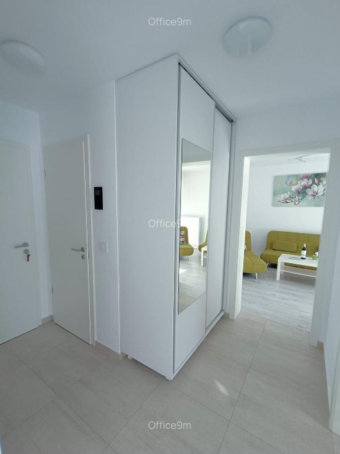 Coresi Mall - apartament 2 camere decomandat - boxă - loc de parcare - 2