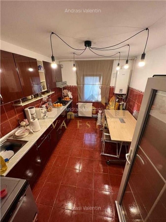 Apartament 3 camere, decomandat, 65 mp + centrala - Zona Mircea cel Batran - 1