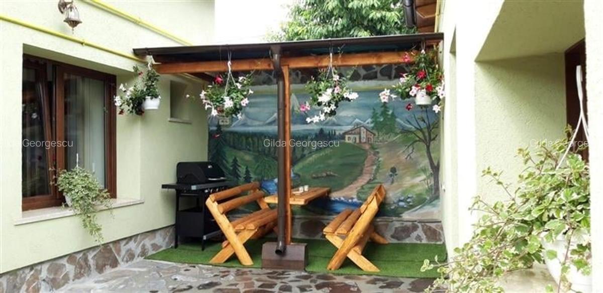 Proprietate cu 3 corpuri, curte individula, potential regim hotelier, Craiter, B - 9
