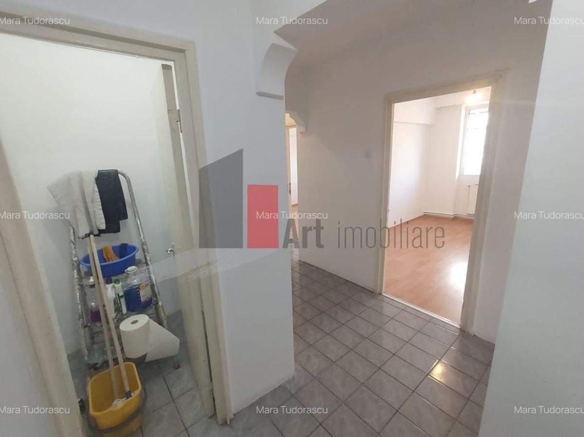 Vânzare apartament decomandat 3 camere cu centrală - Str. Baciului - 7