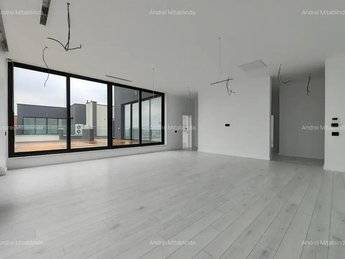 Apartament cu 5 camere decomandat în Titan - 2