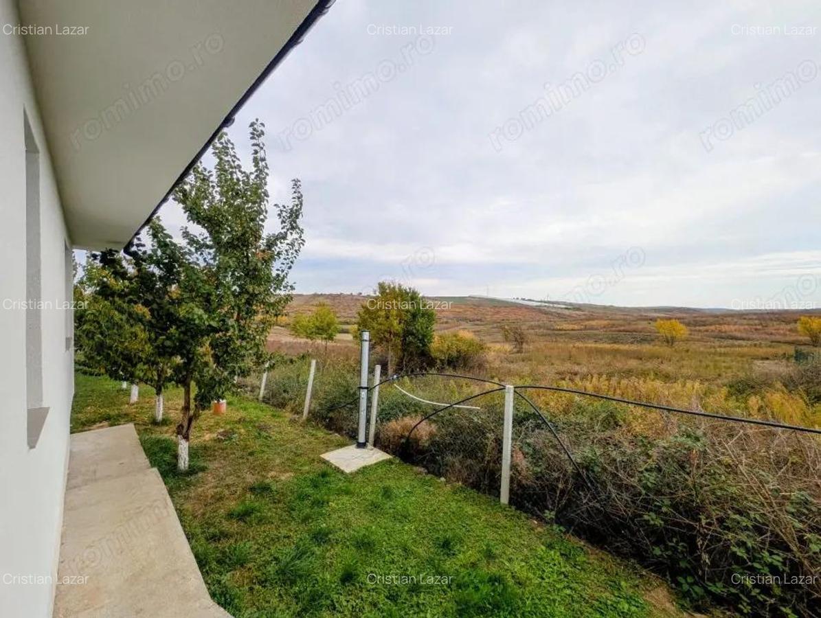 Casa noua cu priveli?te superba, situata intr-o zona lini?tita din Paleu - 12