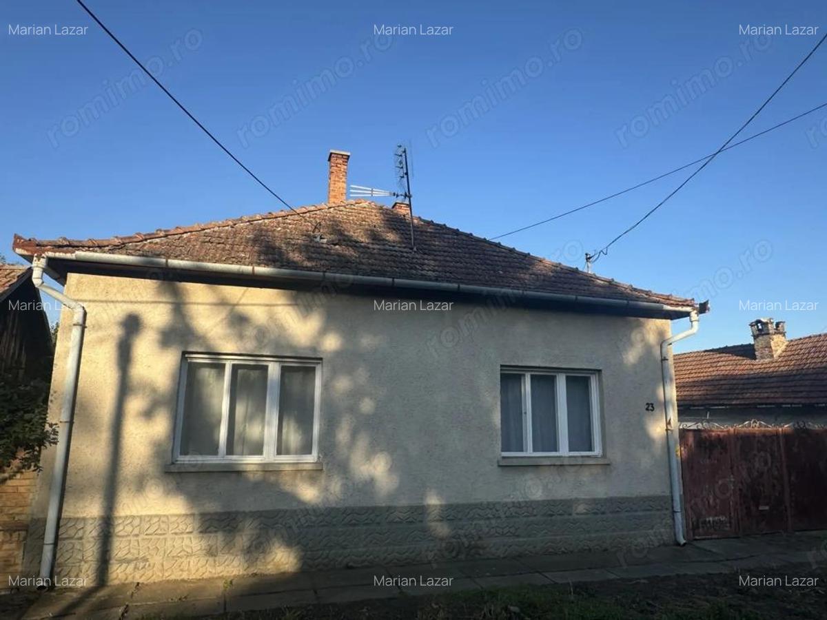 Casă cu Teren 2880 Mp în Central - 3