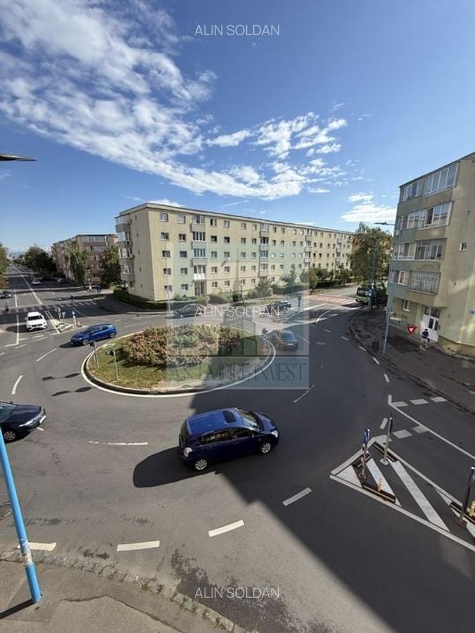 Apartament 2 camere decomandat - zona Tractorul/Cerna - 1