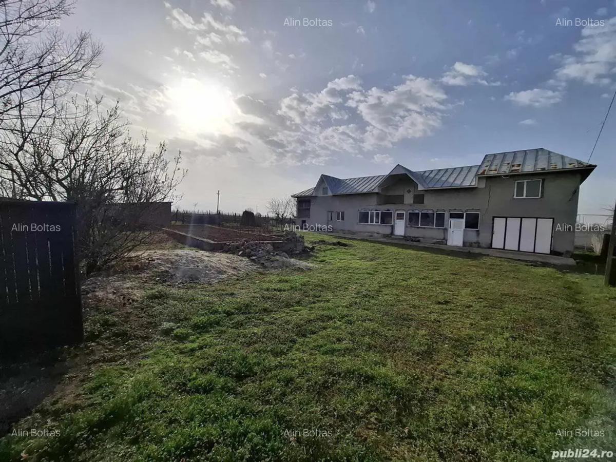 Casa cu teren de vanzare, Comuna Perie?i jude?ul Olt 45.000 negociabil. - 2