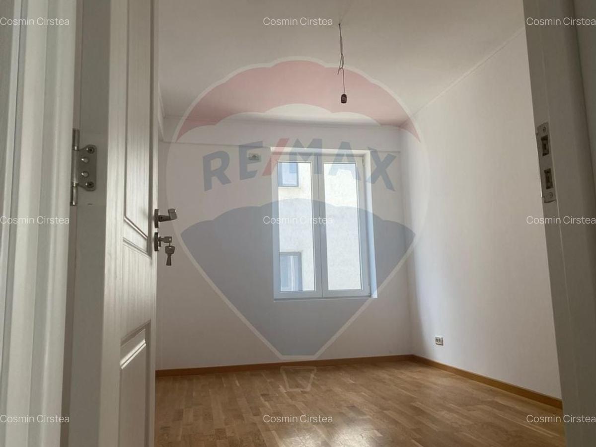 DE VANZARE Apartament cu 4 camere in zona Straulesti - 8