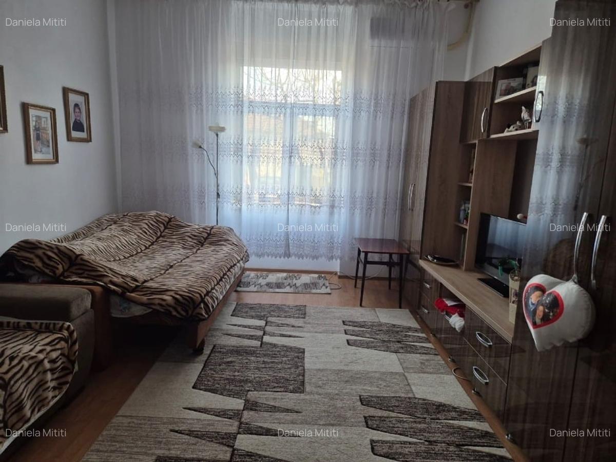 Proprietar, vând apartament la curte comuna  în Grădiște - 10