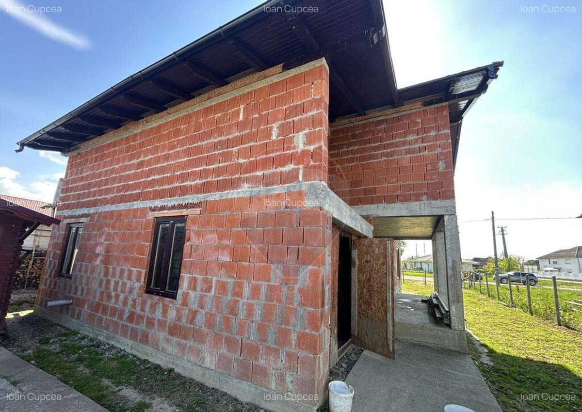 Casa la ro?u de vanzare in Satulung - 3