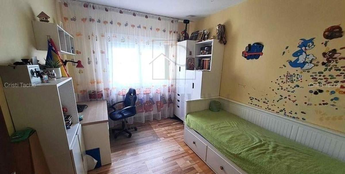 ARADULUI - BLOC IZOLAT - 3 camere - decomandat - centrala proprie - clima - 4