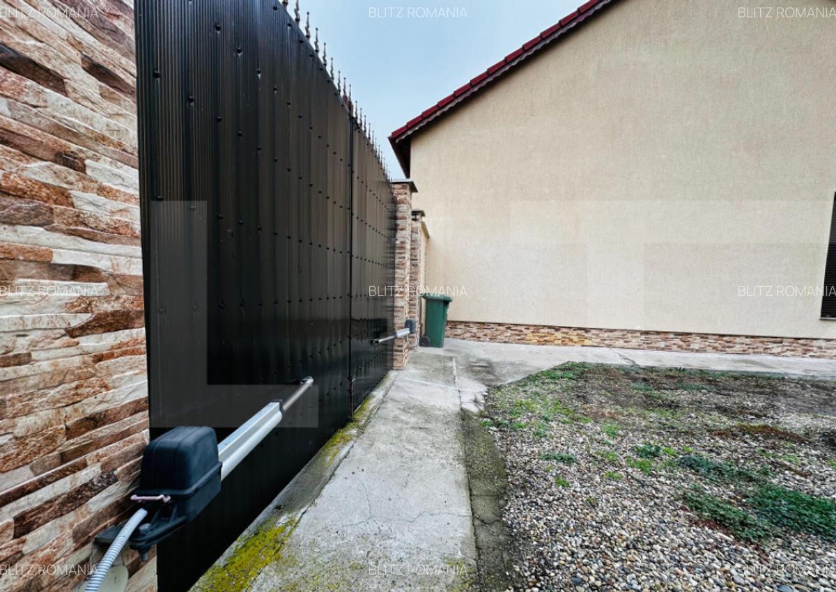 Casa spatioasa cu 5 dormitoare, doua bucatarii si teren de 1 - 16
