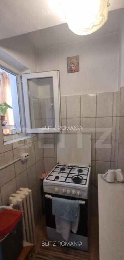 Garsoniera de Vanzare : Decomandat - Baie, Balcon si Bucatar - 11