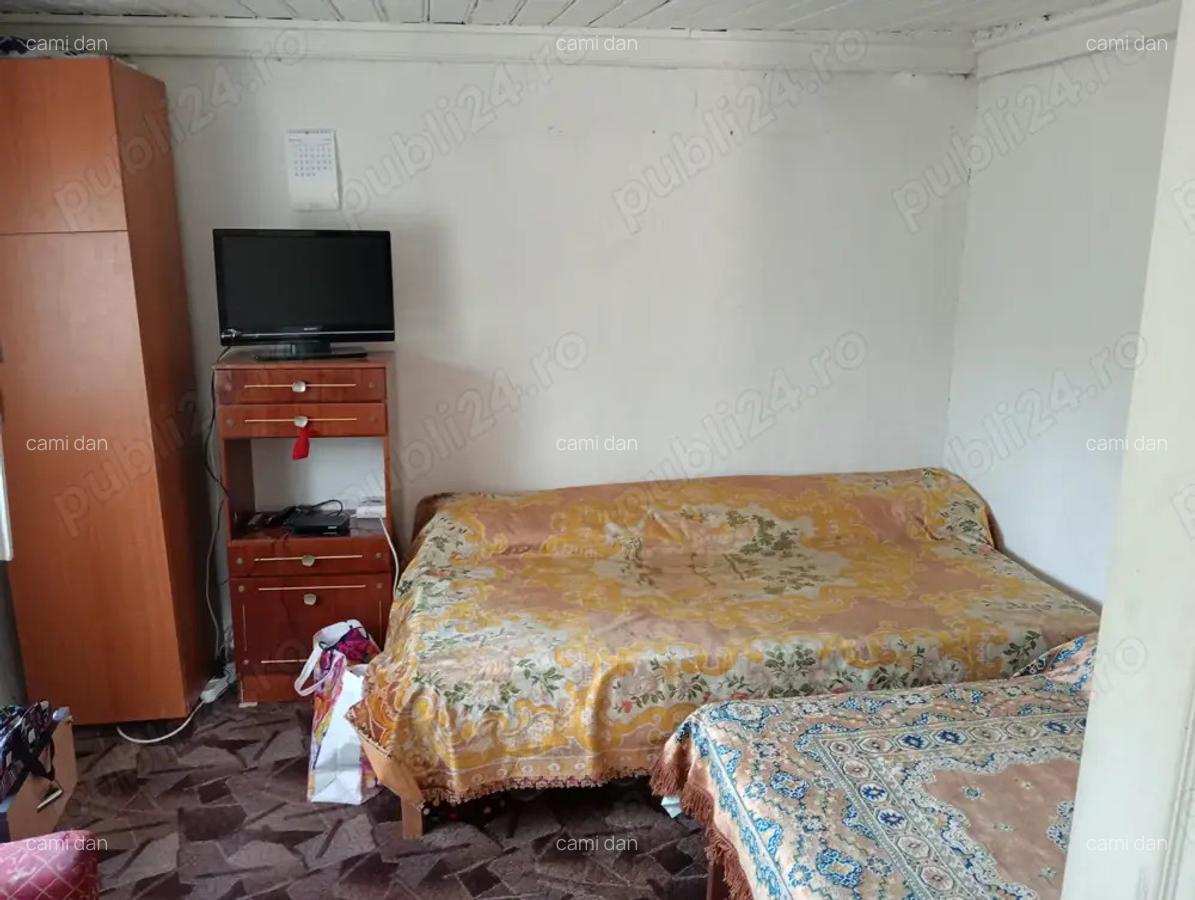 Vand casa cu 2500 mp teren - 2
