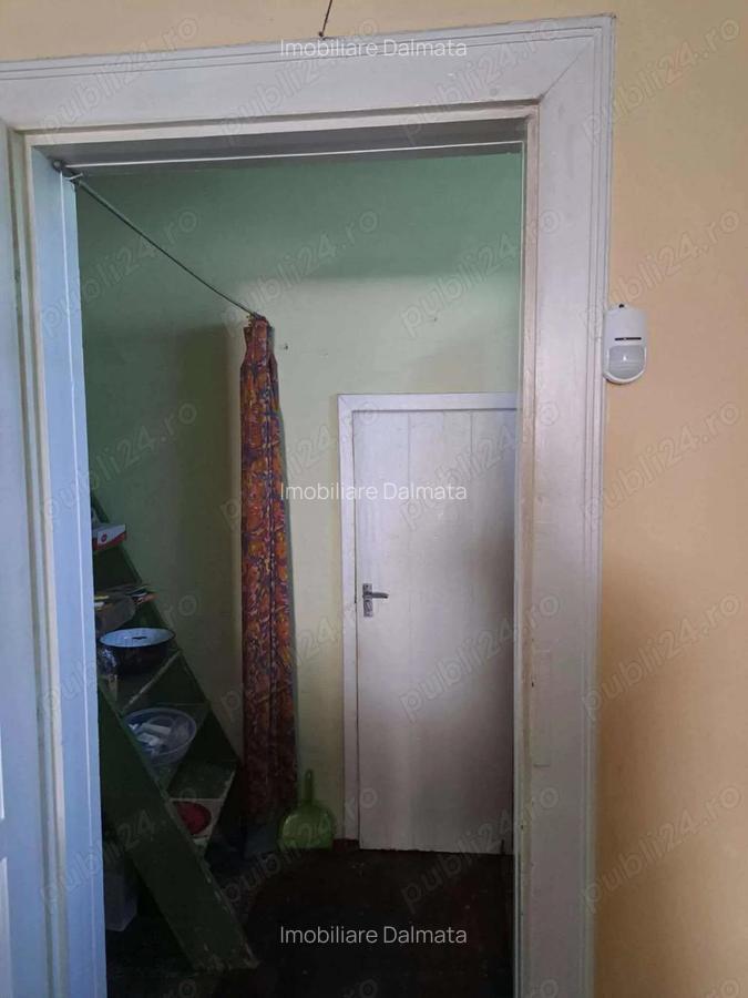 Casa de vanzare cu 2 camere , langa Liceul Economic , 110.000 euro neg - 10 Casa de vanzare cu 2 camere , langa Liceul Economic , 110.000 euro neg - 10