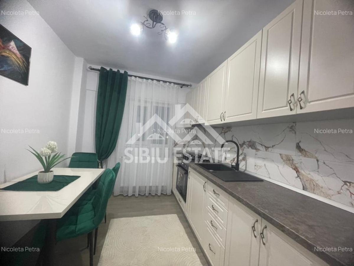 Apartament de vanzare cu 2 camere decomandat, etaj 2, pivnita- Cartierul Strand - 7