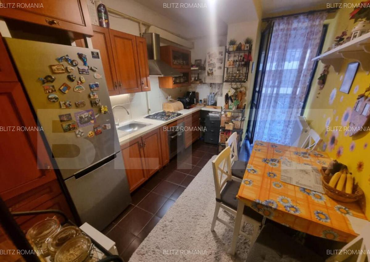 Apartament de vanzare, cu 2 camere, decomandat, 62 mp, zona - 3