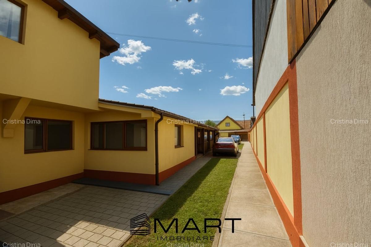 Casa Orlat - 2 apartamente, 2 terase, curte amenajata, 2000 mp gradina si livada - 1