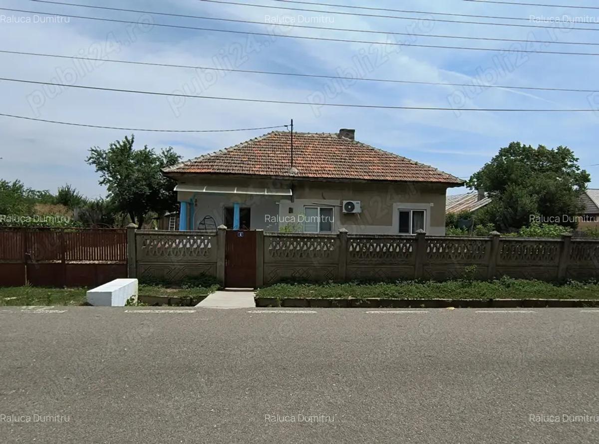 Casa si curte de vanzare, beci, 2 terase, 2 fantani - 6