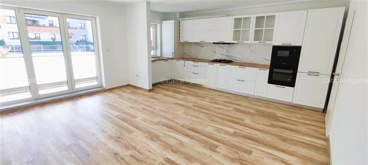 Apartament cu 3 camere decomandat în Tractorul - 4