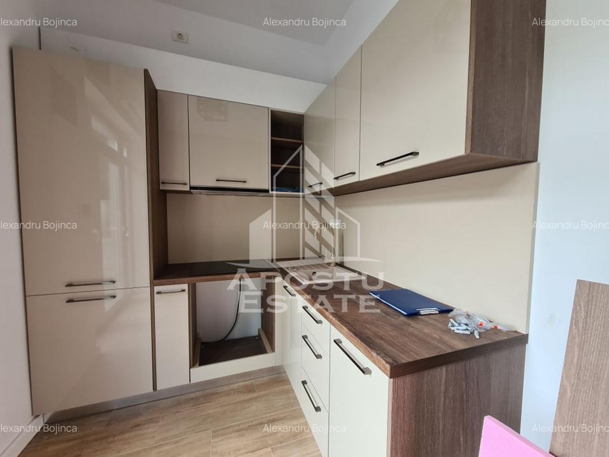 Triplex, 4 camere, centrala proprie, clima , situat semicentral. - 2
