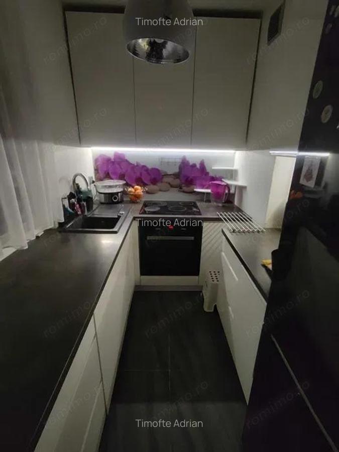 2 camere de vanzare in zona Pandurii - 1