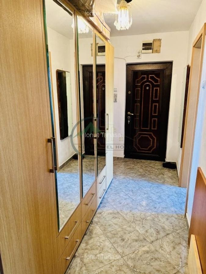 Apartament Craiter, 2 camere, Decomandat, etaj intermediar - 3