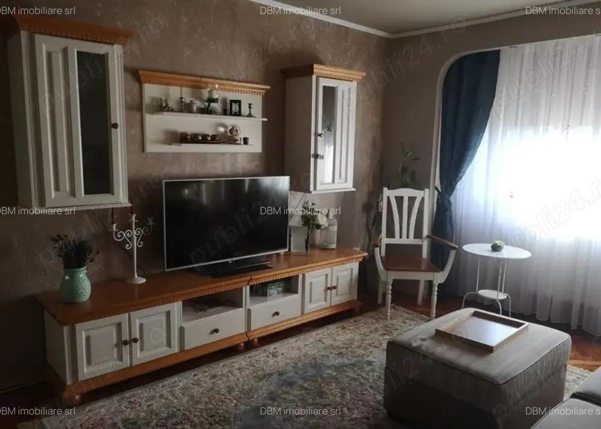 De inchiriat apartament 3 camere pe malul Begai zona gara de nord - 1